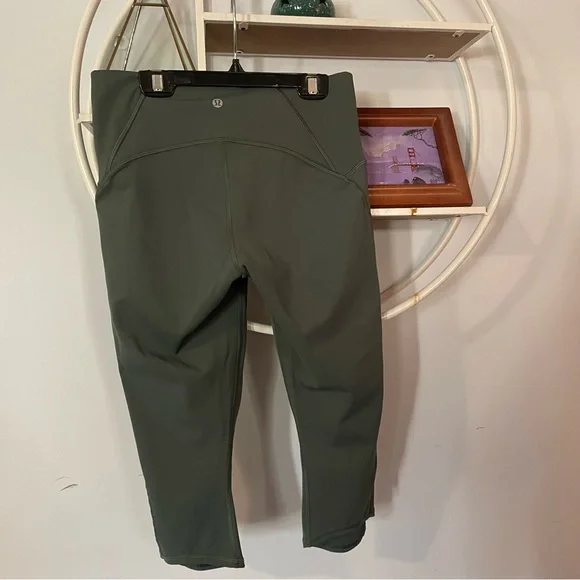 Lululemon Women's 8 Green Capri Leggings Pants Mesh Side - Picture 2 of 5